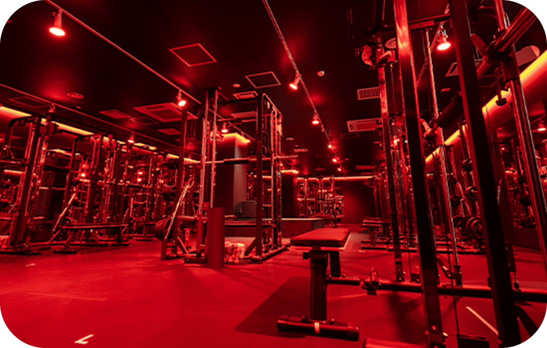 ボディメイクジムREDY'S GYMの豊富なトレーニングマシンエリア